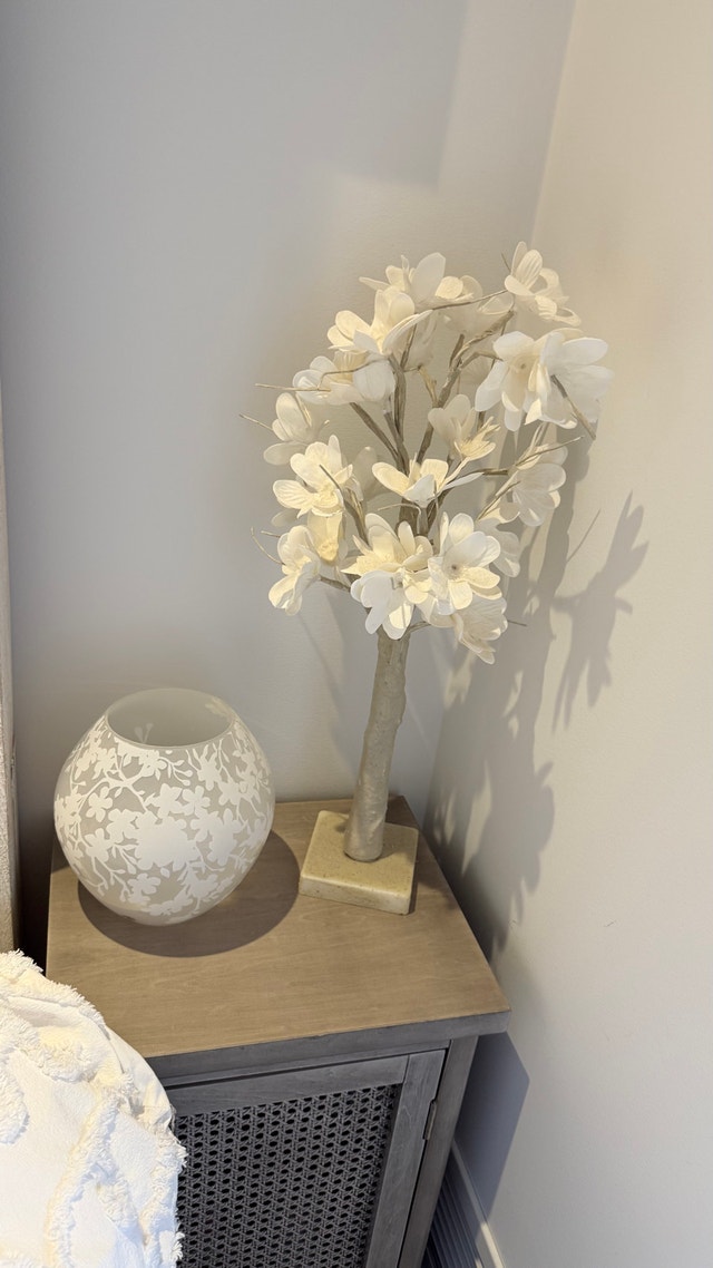 Light and Floral Decor