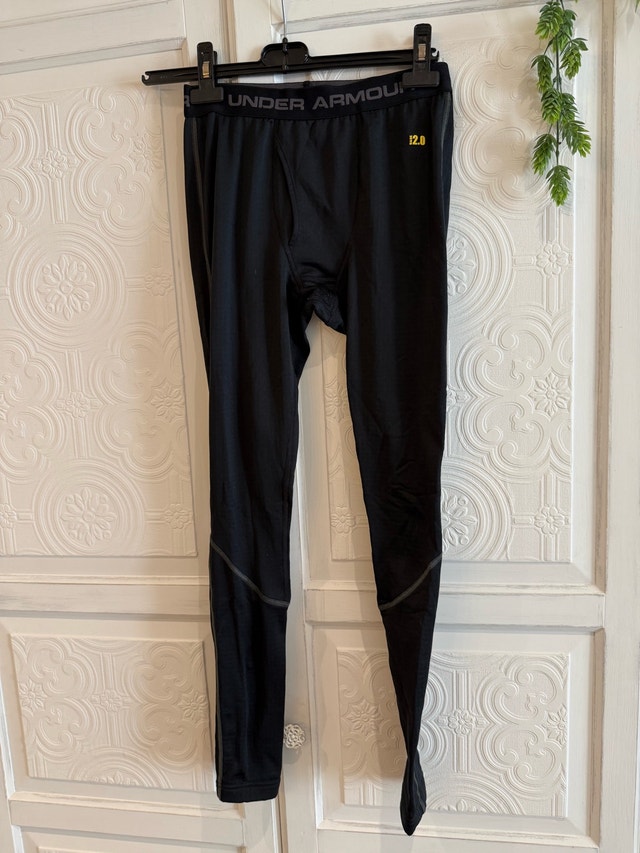 Under Armour Base 2.0 Leggings - Size Small