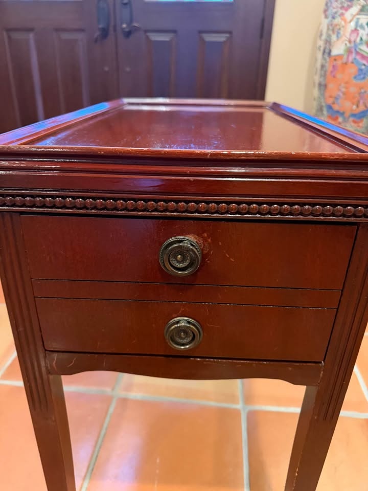 Exquisite Vintage Mahogany Wood Side Table - photo 4