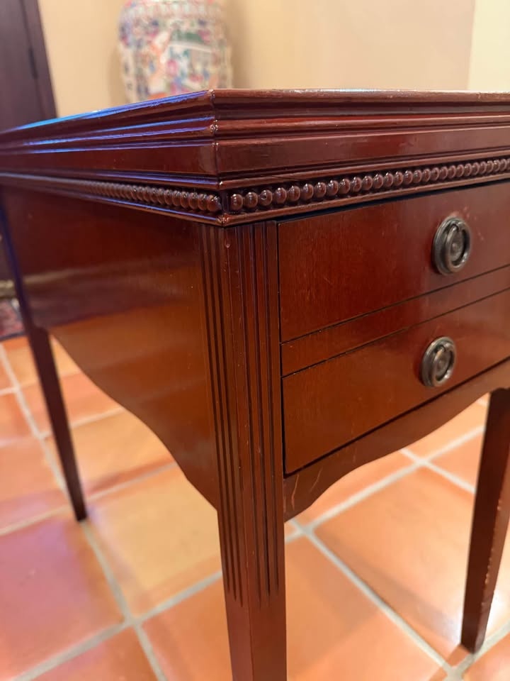 Exquisite Vintage Mahogany Wood Side Table - photo 5