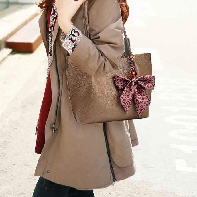 Brand New Tote Bag with Cosmetic Pouch 🎊 - photo 5