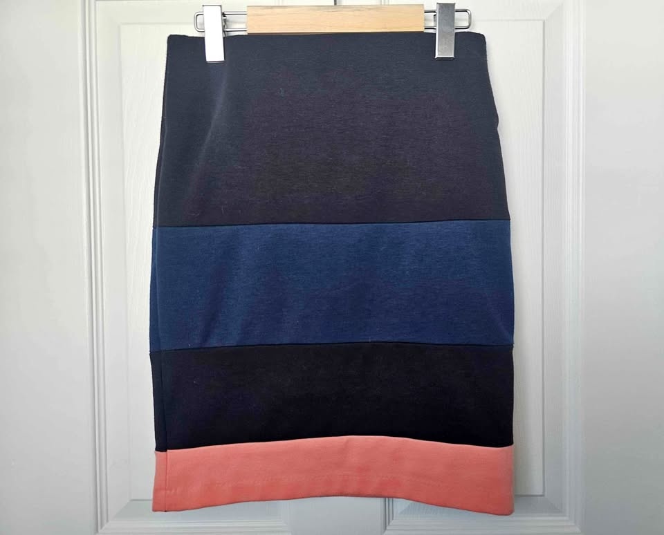 BCBG Generation skirt (size small)