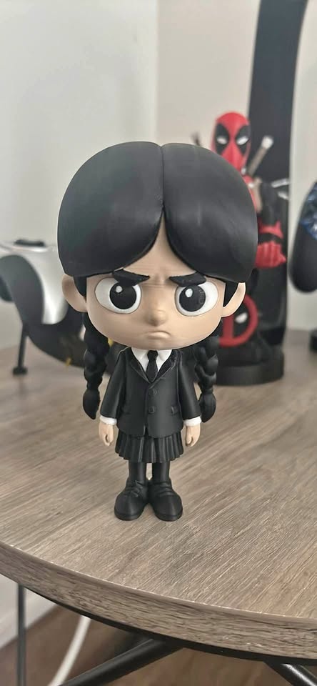 Wednesday Figurine from Addams Family - photo 2
