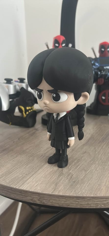 Wednesday Figurine from Addams Family - photo 3