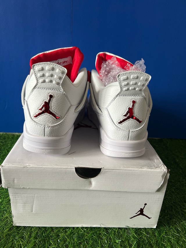 Jordan 4 Metallic Red - Size 9.5 - photo 3