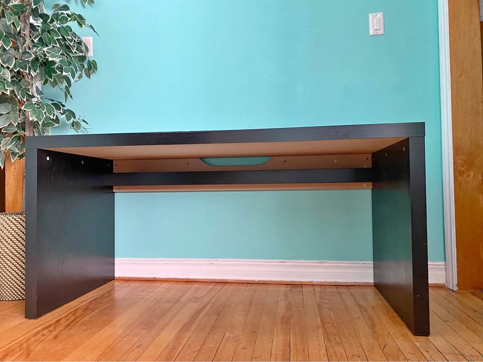 FREE DELIVERY: XL Desk $70 (HRM)