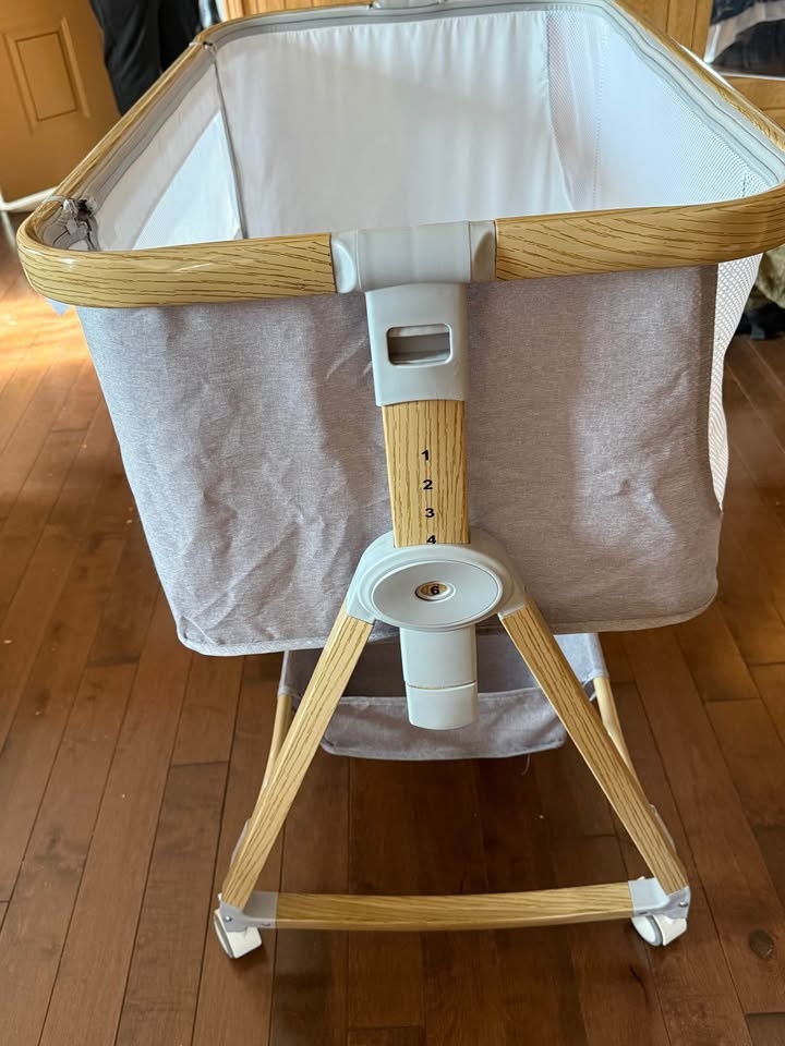 Baby Bassinet Bedside Sleeper - 3 in 1 Bassinets - photo 4