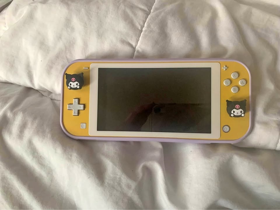 Yellow Switch Lite (Used - Very Good)