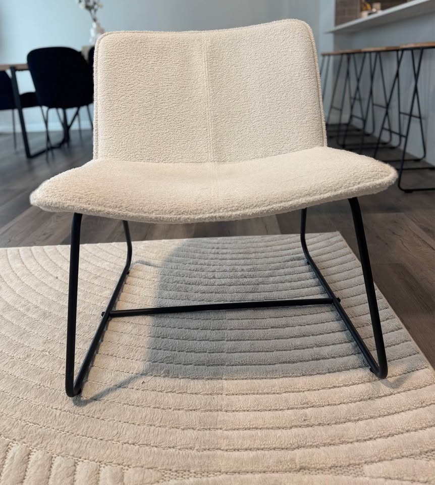 White Lounge Accent Chair - photo 2