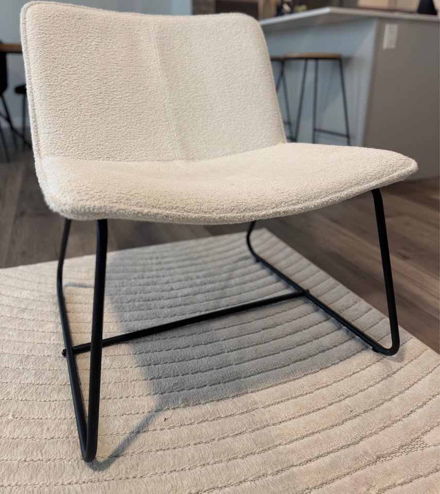 White Lounge Accent Chair - photo 5