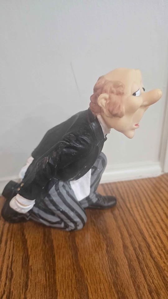 Whimsical Butler Waiter Figurine - photo 2