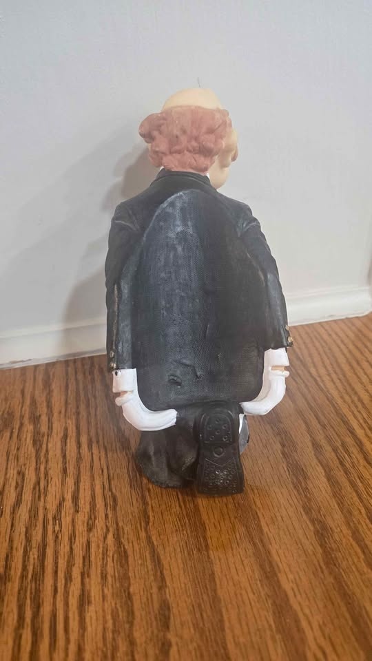 Whimsical Butler Waiter Figurine - photo 3