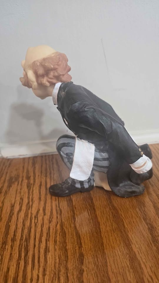 Whimsical Butler Waiter Figurine - photo 4