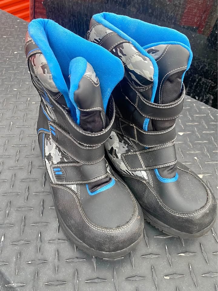 Boys Winter Snow Boots Sz. 6