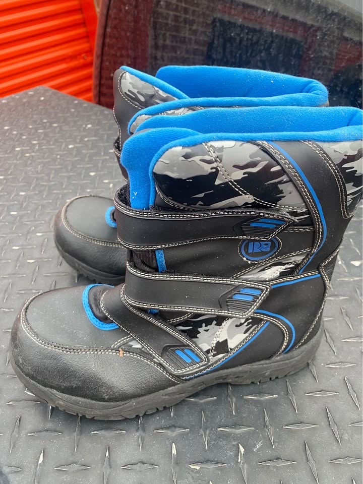 Boys Winter Snow Boots Sz. 6 - photo 2