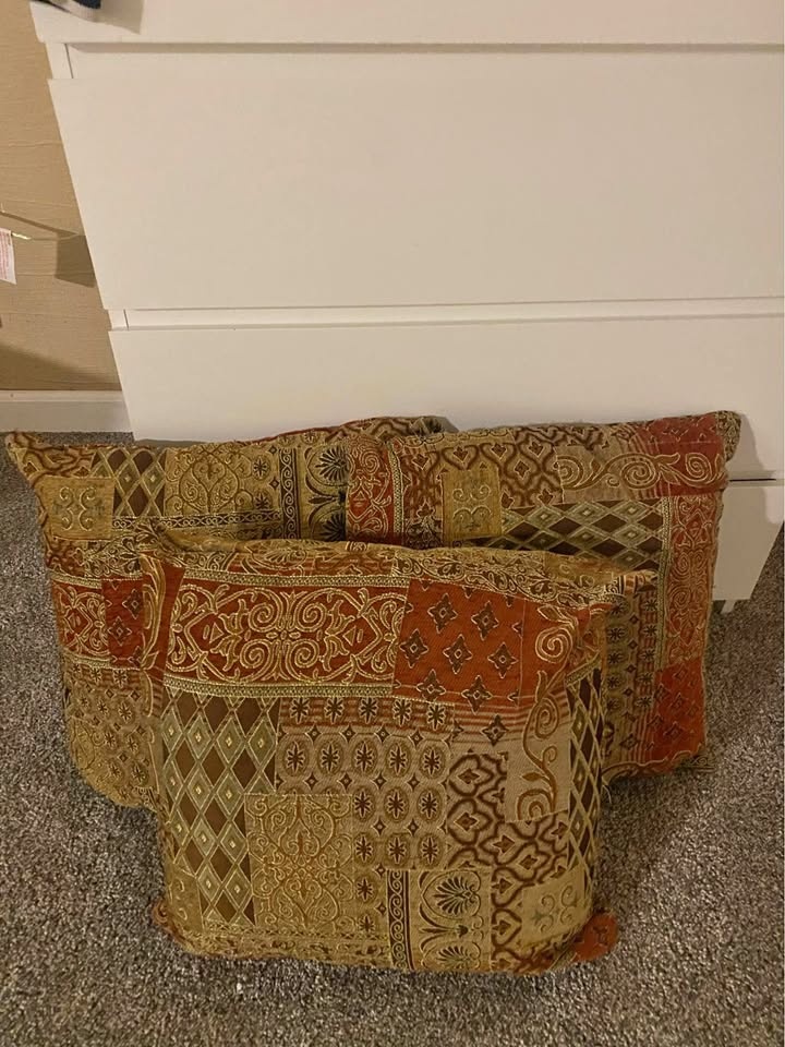 Set of 4 Throw Decorator Pillows