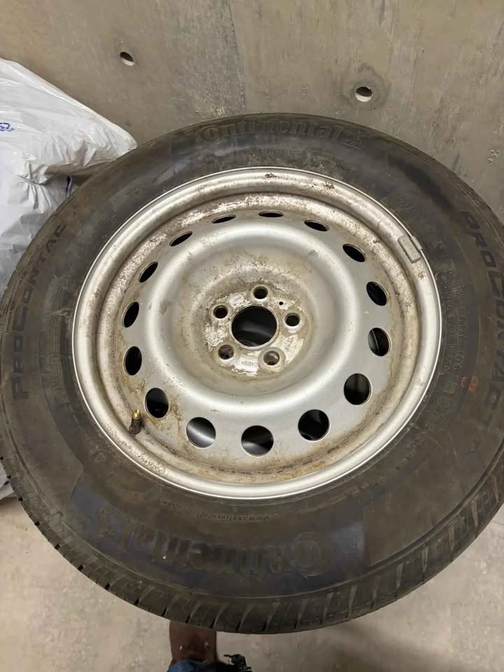 Set of 4 Continental 225/65R17 Tires w/ Rims - photo 4