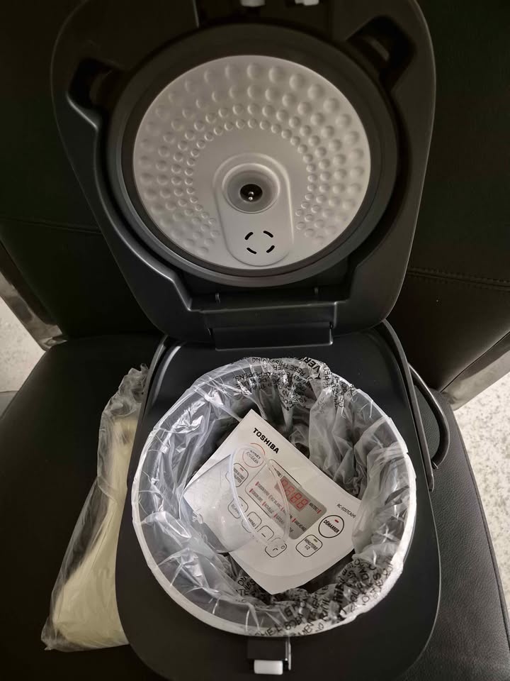 Toshiba 3 cup Small Rice Cooker - photo 2