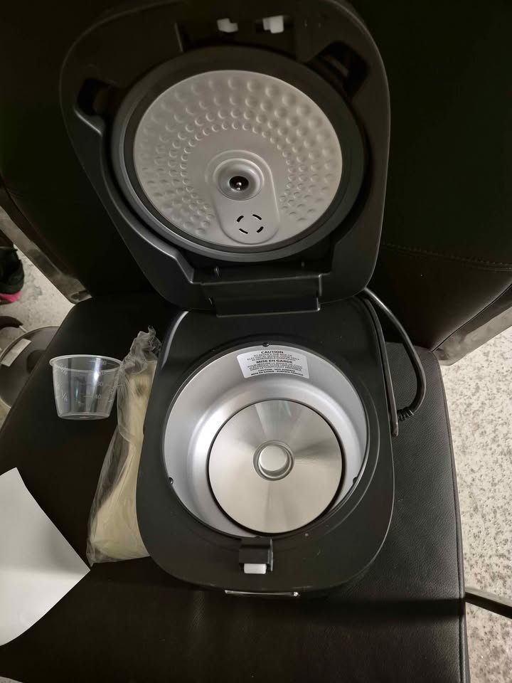 Toshiba 3 cup Small Rice Cooker - photo 4