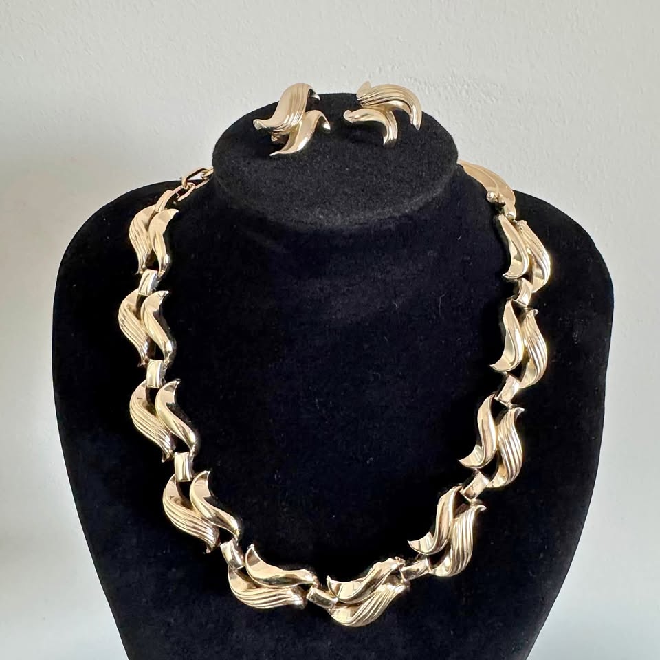 1950s Signed Coro Set Necklace + Earrings - photo 2