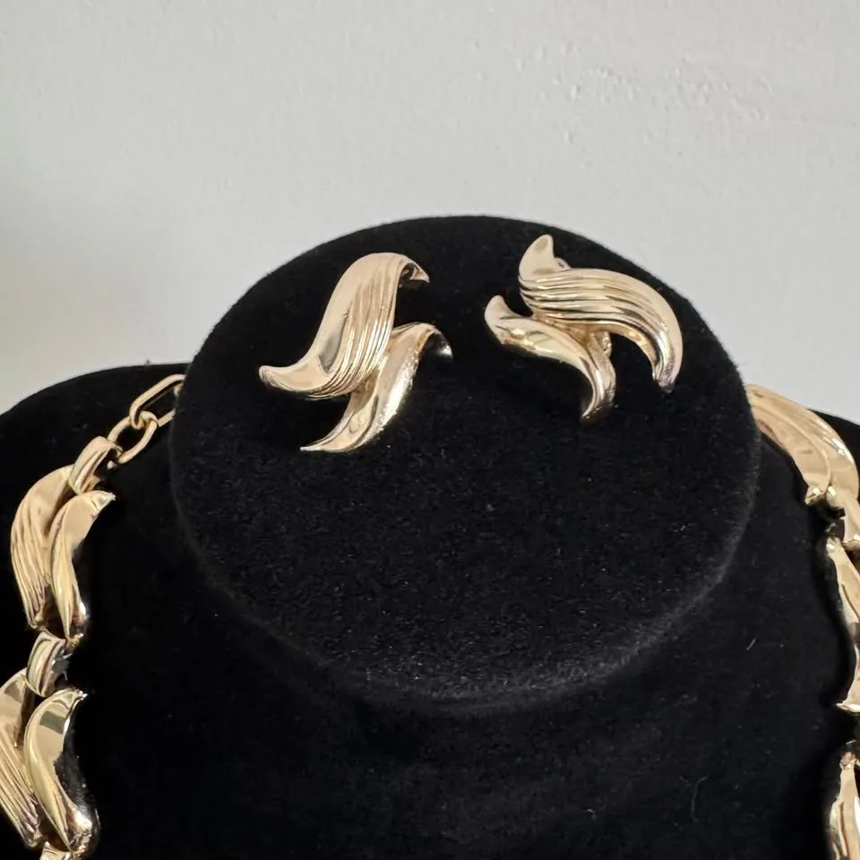 1950s Signed Coro Set Necklace + Earrings image indicator(3)