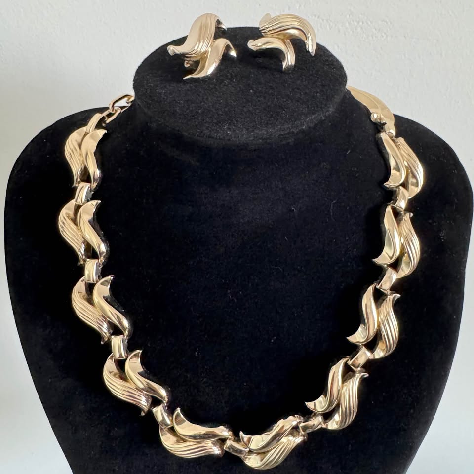1950s Signed Coro Set Necklace + Earrings - photo 4