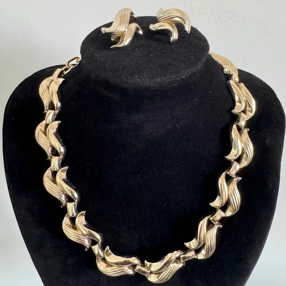 1950s Signed Coro Set Necklace + Earrings image indicator(4)