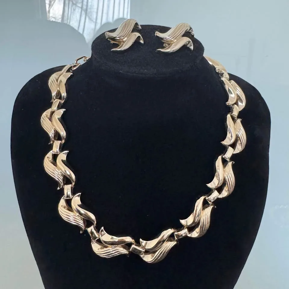 1950s Signed Coro Set Necklace + Earrings image indicator(5)