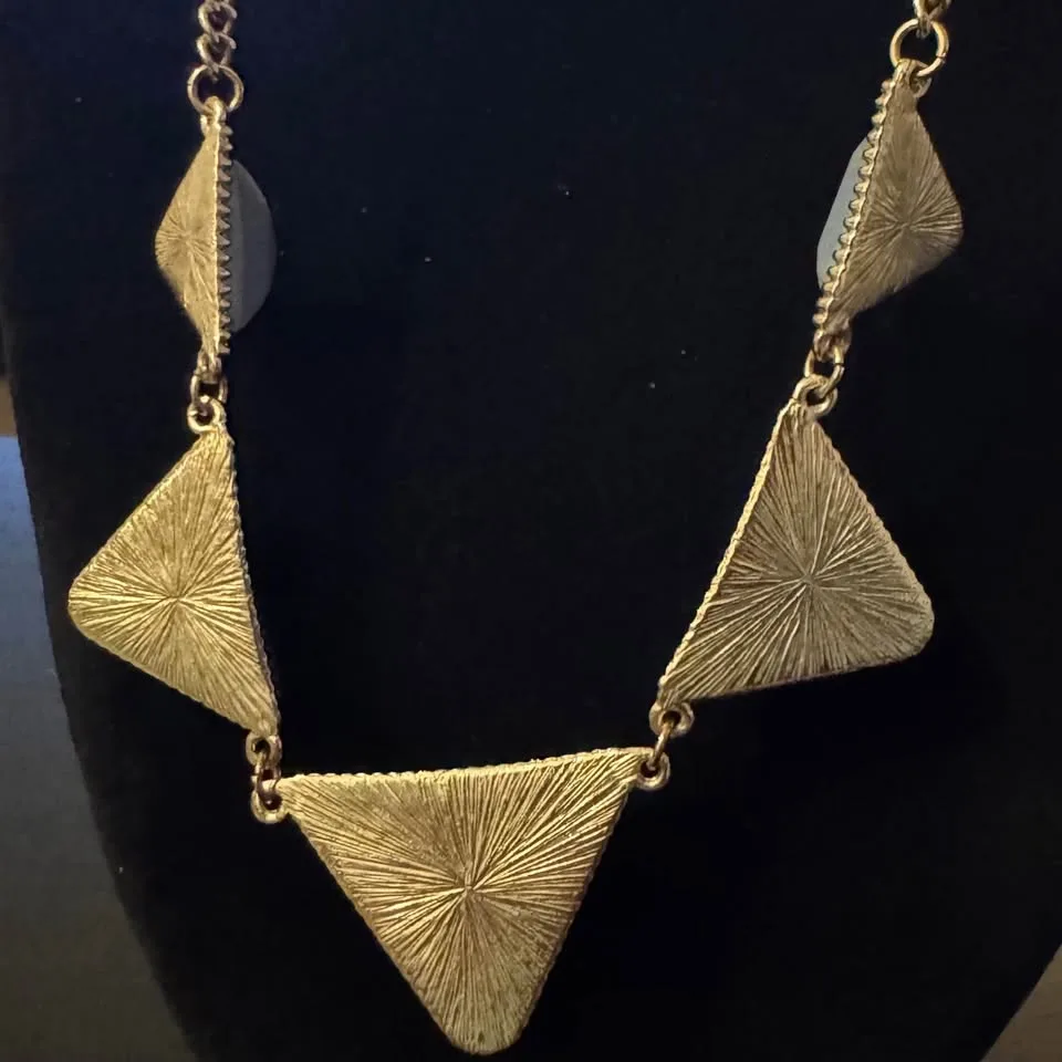 Chunky Statement Bib Necklace DaVinci Violet Purple image indicator(5)