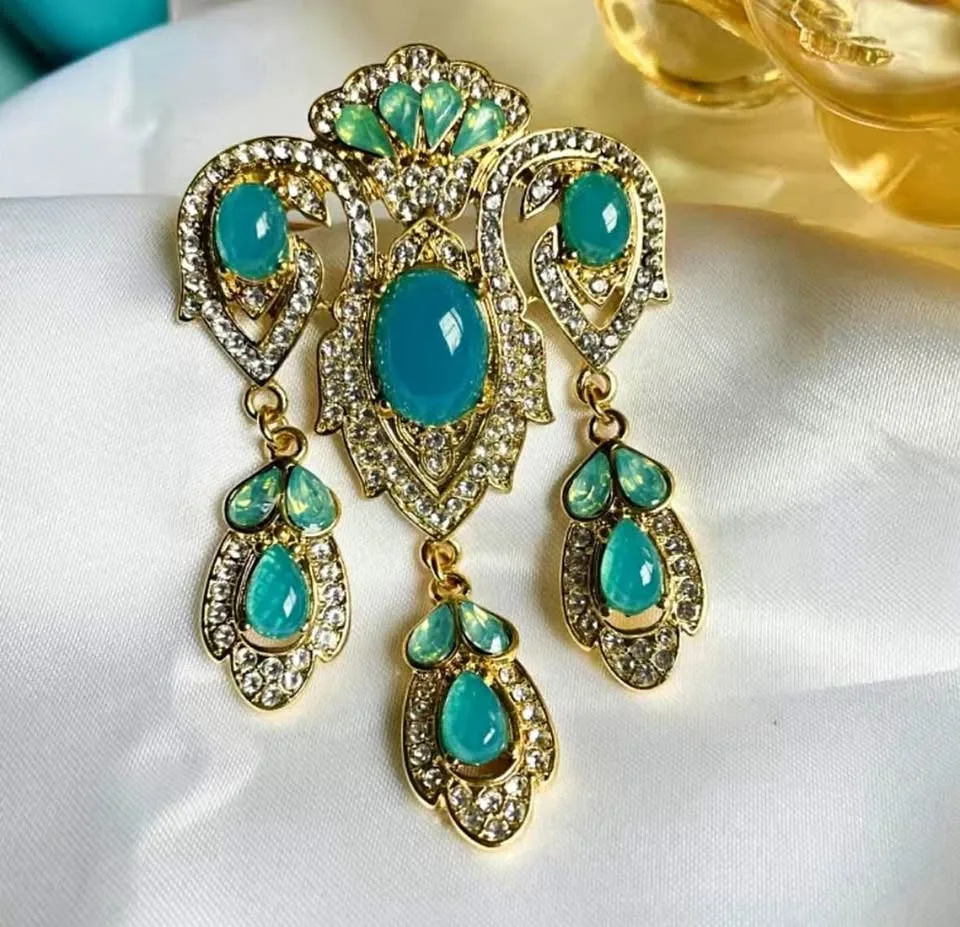Baroque style brooch thumbnail