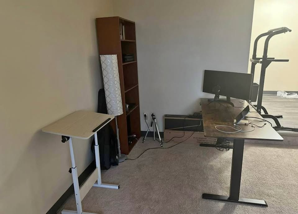 LjubLjana 53" Electric Sit-Stand Desk - Wood