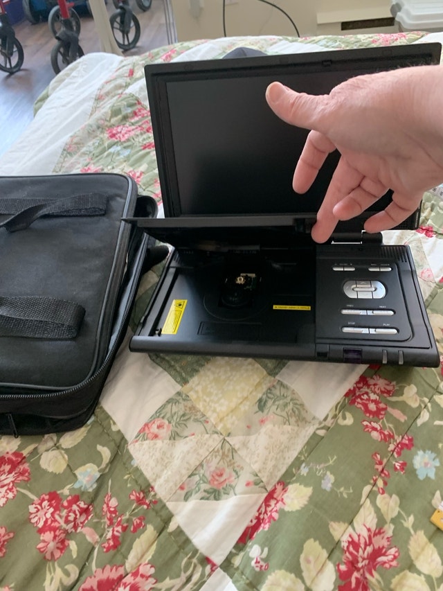 Centrios 10-inch Portable DVD Player + 2 CD Set - photo 2
