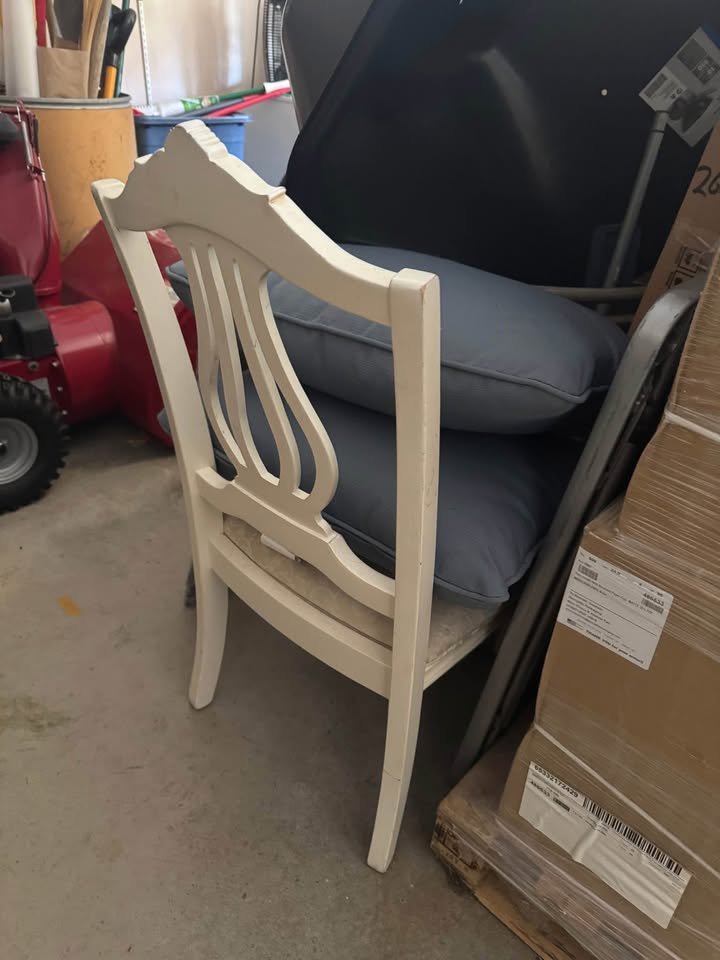 Desk chair and hutch - photo 2