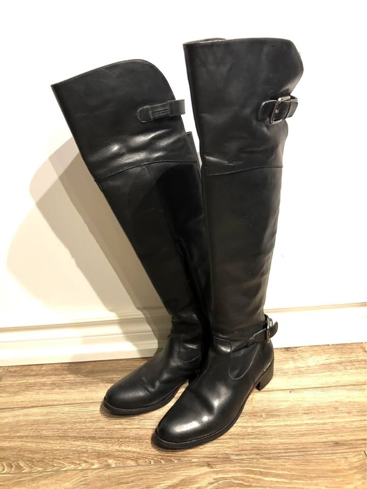 Artica Woman’s Knee High Boots (US 7)