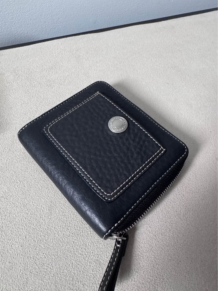 Coach Leather Zippered Wallet - photo 2