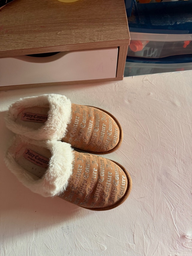 Juicy Couture Slippers