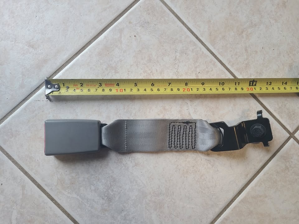 Rear Center Seat Belt Buckle - 2008 Kia Rondo