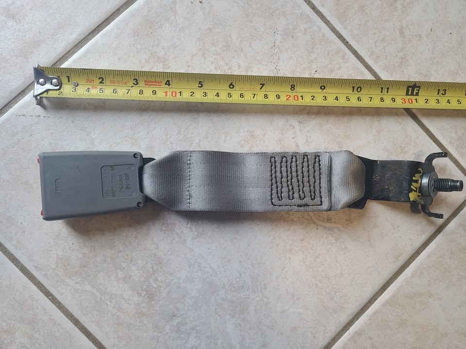 Rear Center Seat Belt Buckle - 2008 Kia Rondo - photo 2