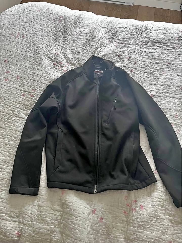 Men’s black softshell jacket M