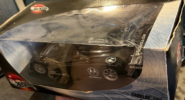 Hot Wheels Cadillac LMP Motorola 1:18 Diecast - Boxed - photo 3