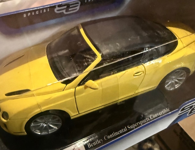 1:18 Scale Yellow Maisto Bentley Continental Supersports Convert - photo 3
