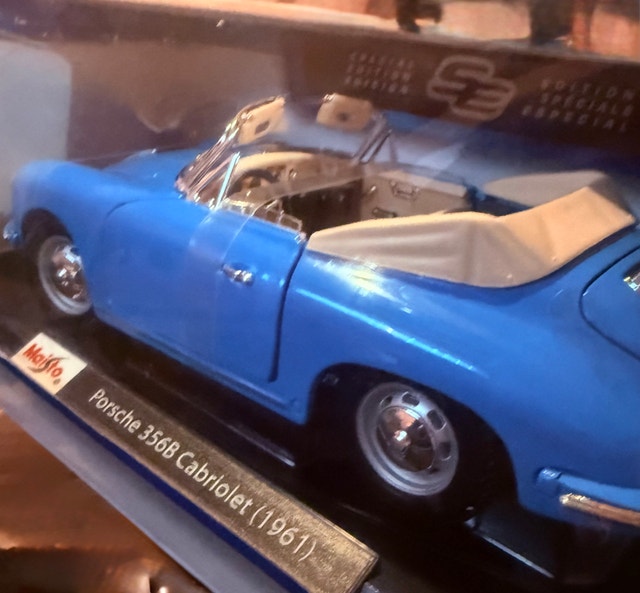 1961 Porsche 356B Cabriolet 1:18 Scale Maisto Model - photo 2