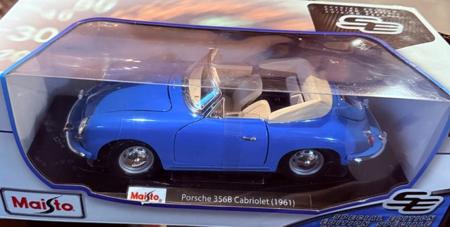 1961 Porsche 356B Cabriolet 1:18 Scale Maisto Model - photo 3