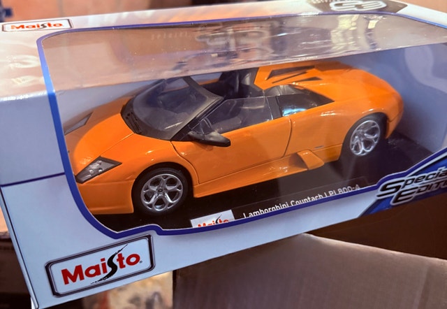 Maisto 1:18 Lamborghini Countach LPI 800-4 Model Car - photo 2