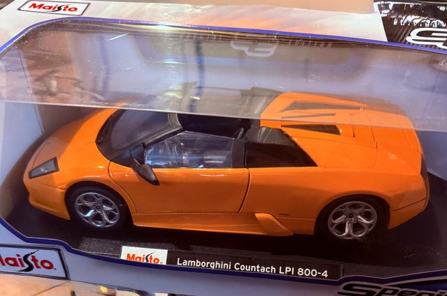 Maisto 1:18 Lamborghini Countach LPI 800-4 Model Car - photo 3