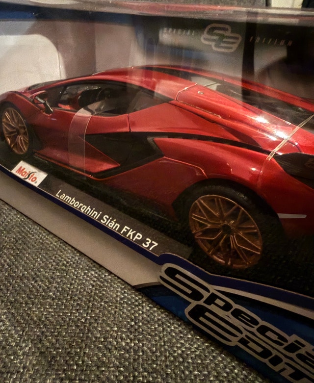 Maisto 1:18 Lamborghini Sián FKP 37 Special Edition - photo 3