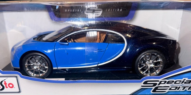Maisto 1:18 Scale Bugatti Chiron - photo 2