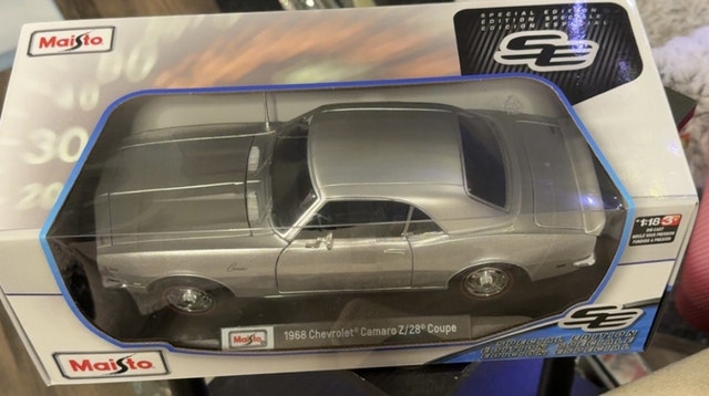 1968 Chevrolet Camaro Z/28 Coupe Maisto 1:18 Die-Cast - photo 3