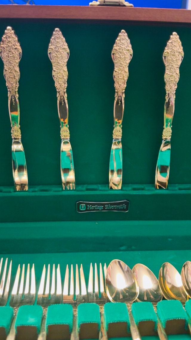 F. B. Rogers & Sons French Rose 20pc Gold Plated Flatware Set - photo 5