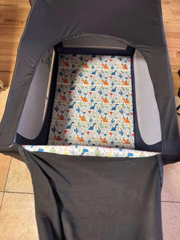 Portable Baby Travel Crib / Playpen with Blackout Cover - photo 5